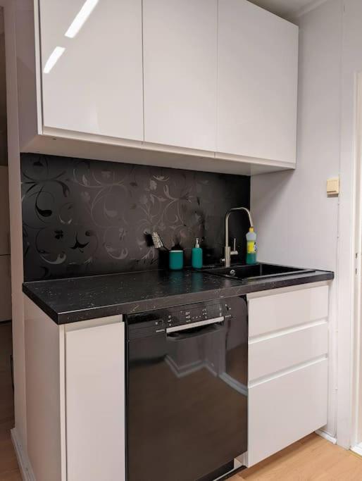 Nice And Quiet Apartment In City Centre Tromsø Buitenkant foto