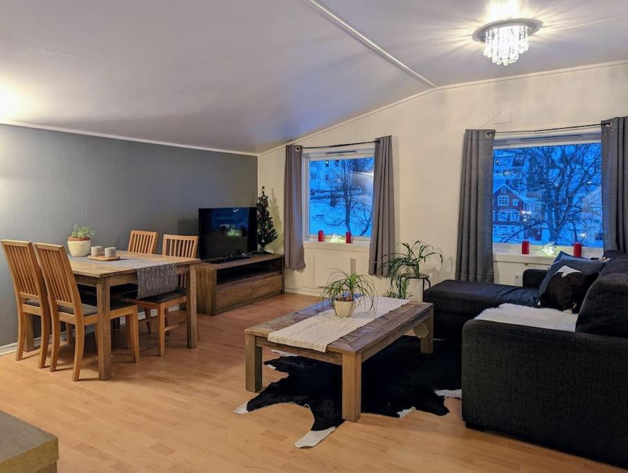 Nice And Quiet Apartment In City Centre Tromsø Buitenkant foto